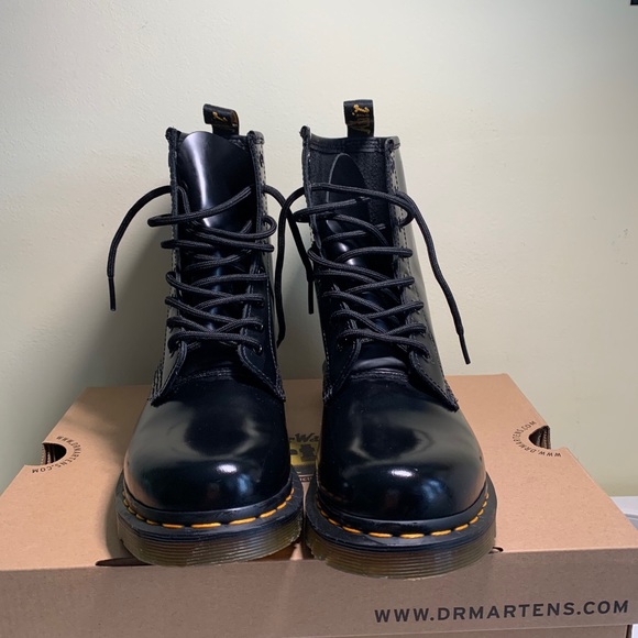 Dr. Martens 1460 Laceup Woman - Picture 1 of 9